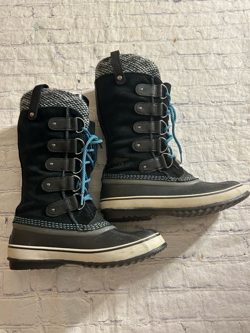 SOREL JOAN OF ARTIC KNIT UPPER PATTERNED SNOW BOOTS BLUE LACES
WOMEN’S SIZE 9